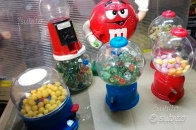 DISTRIBUTORI DI CARAMELLE O GOMMINE
