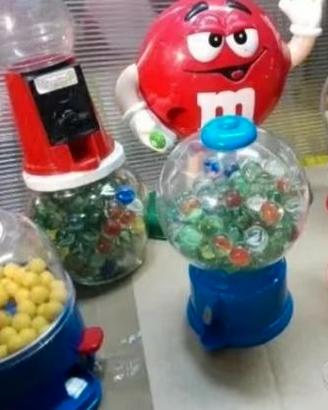 DISTRIBUTORI DI CARAMELLE O GOMMINE