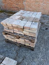 Mattoni vecchi di recupero