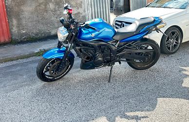 Moto Yamaha fz6