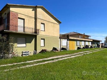 Complesso edilizio a Tuoro sul Trasimeno (PG)