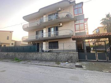 Appartamento di 160 m² con 5 locali e box auto a A