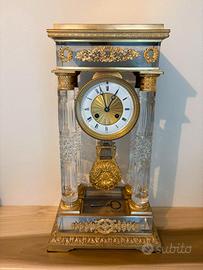 Orologio antico a pendolo in bronzo e cristallo