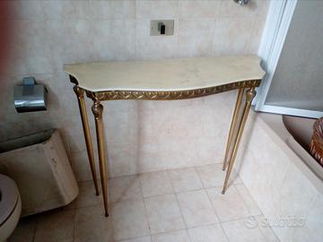 Tavolino anticamera.