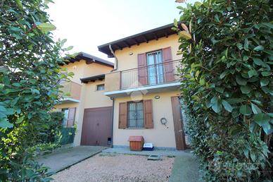 VILLA A SCHIERA A CAVENAGO D'ADDA