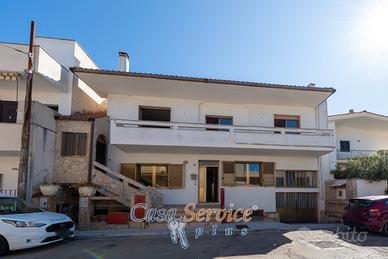 Abitazione indipendente con giardinetto e garage