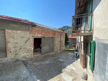 Casa indipendente di 150 m² con 5 locali e box aut