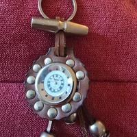  portachiavi in pelle con orologio 