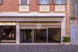 NEGOZIO A CASTELLEONE