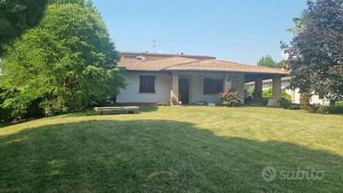 Villa di 347 m² con più di 5 locali e box auto dop