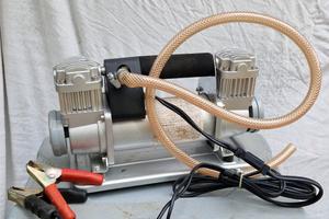 Compressore bicilindrico per auto