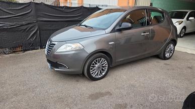 Lancia Ypsilon 1.2 69 CV 5 porte S&S Platinum