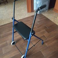 Carrello deambulatore per anziani