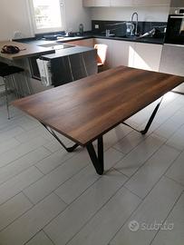 Tavolo legno laminato abete nodato scuro 