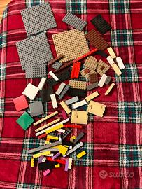 Mattoncini lego di varie forme e colori