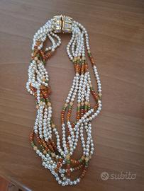 collana e pietre