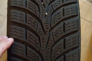 4 Gomme neve