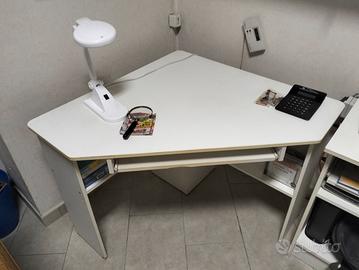 Tavolo per PC angolare  colore bianco
