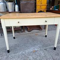 Tavolo in legno restaurato 