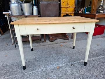 Tavolo in legno restaurato 