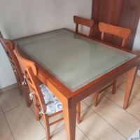  tavolo 1.30×90 allungabile compreso di sedie