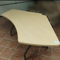 Scrivania ampia e moderna 