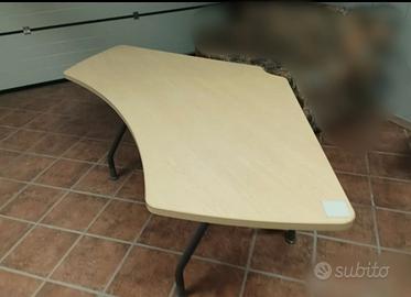 Scrivania ampia e moderna 