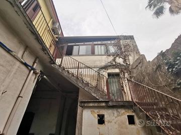 Casa indipendente di 230 m² con più di 5 locali a 