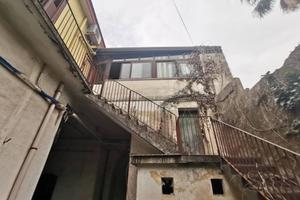 Casa indipendente di 230 m² con più di 5 locali a 