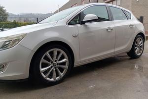 Opel Astra versione Cosmo