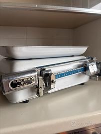 Bilancia vintage da banco Balance Salud milano