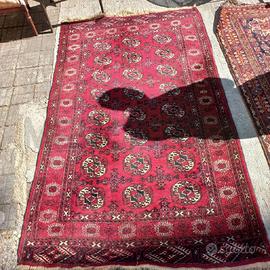 TAPPETO ROSSO CERCHI BIANCHI. 220 X 130 CM.