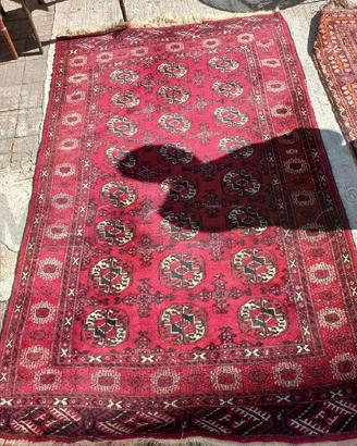TAPPETO ROSSO CERCHI BIANCHI. 220 X 130 CM.
