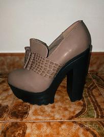 Scarpe con tacco marroni / marroncine con fiocco