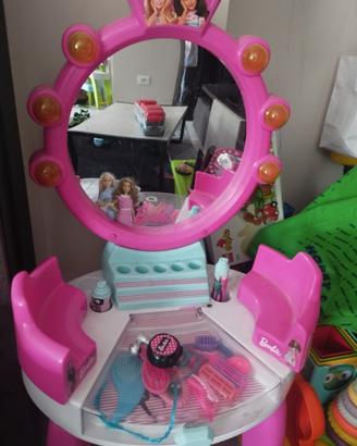 Specchiera e sgabello della Barbie