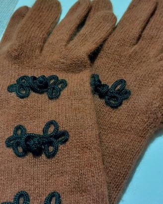 Guanti marroni con dettagli neri – eleganti, caldi