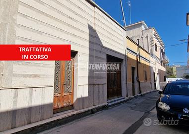 Ampia casa indipendente, con cortile, terrazza e c