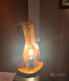 Lampada in legno