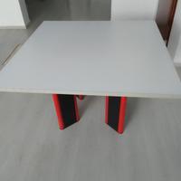 Tavolo per ufficio o soggiorno moderno 