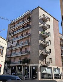 Appartamento di 100 m² con 4 locali e box auto a M