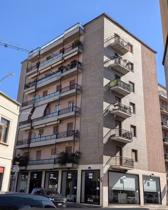 Appartamento di 100 m² con 4 locali e box auto a M