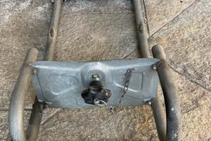 Supporto ruota di scorta per roulotte