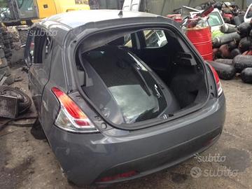 Lancia ipsilon anno 2015