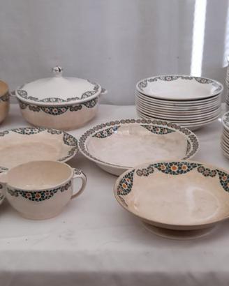 SERVIZIO PIATTI IN CERAMICA , FINE 800 PRIMI 900.