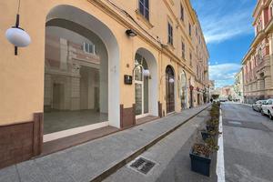 Via Brigata Sassari - Luminoso locale commerciale