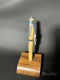 Penna artigianale in legno lavorata al tornio