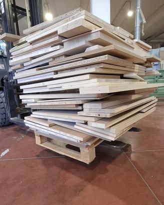 Pallet di spezzature varie dimensioni e vari legni