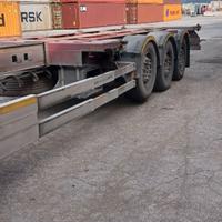Semirimorchio porta container