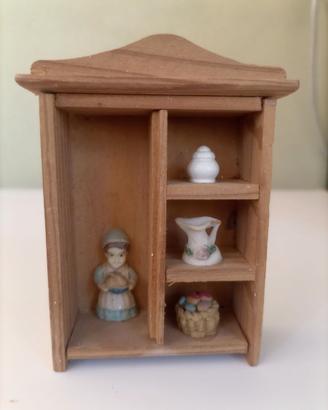 Casa delle bambole vintage in miniatura