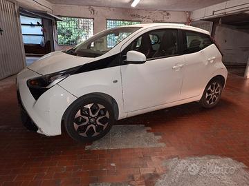 toyota aygo 2019 benzina cambio automatico